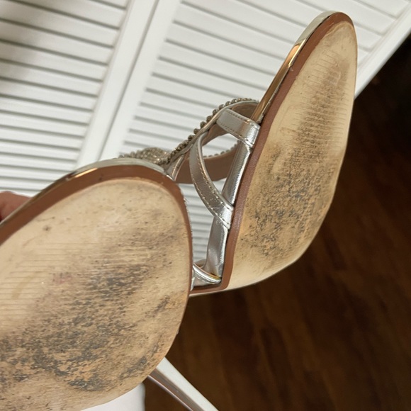 Glint  silver sequin sz 7.5 some slight yellowing near the zipper see pics. - Picture 4 of 7